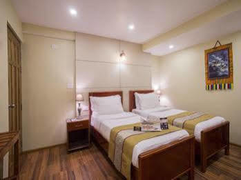 Oyo Premium Mall Road Near Raj Bhavan Darjeeling Hotel