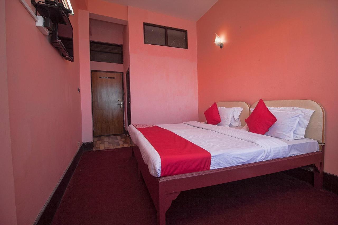 Oyo 23546 Pushpak Hotel 3*