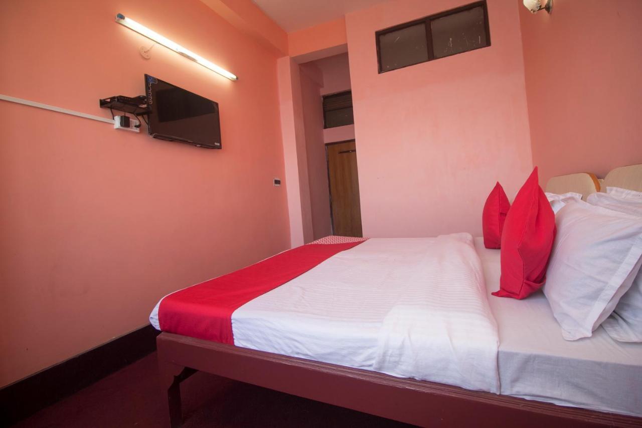 Hotel Oyo 23546 Pushpak 3*