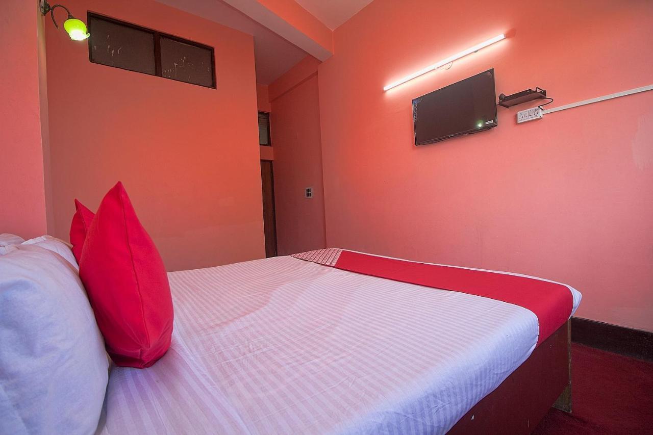 Hotel Oyo 23546 Pushpak 3*