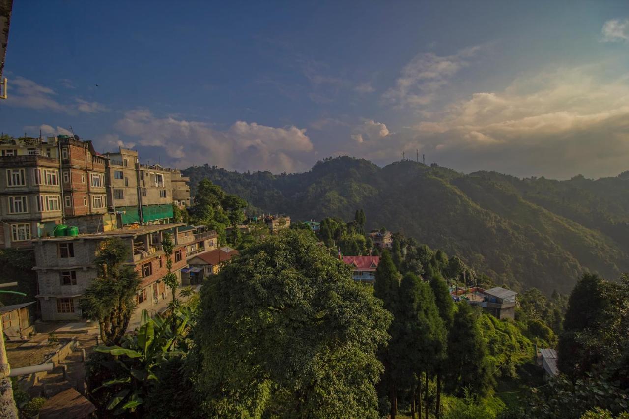 Oyo 18536 Batasia Hotel 3*