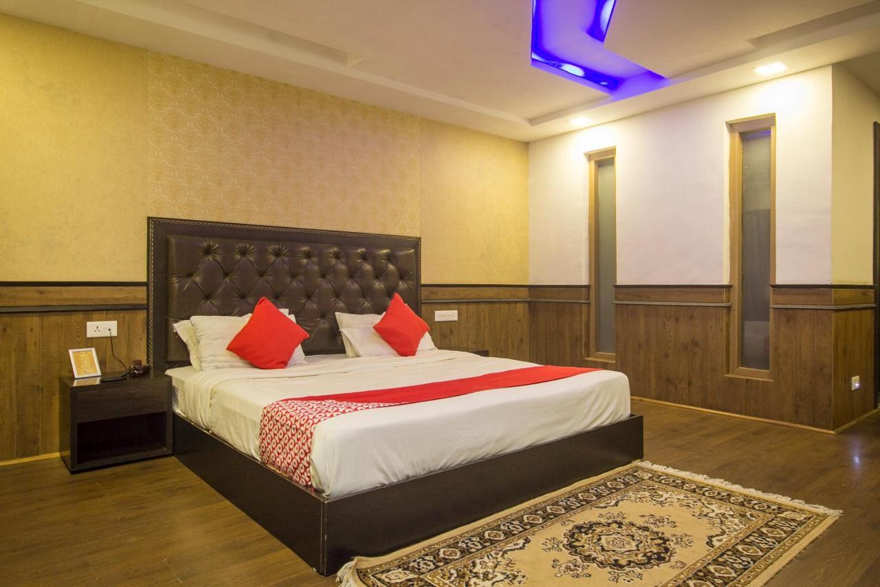 Capital O 22215 Sian & Hotel 3*