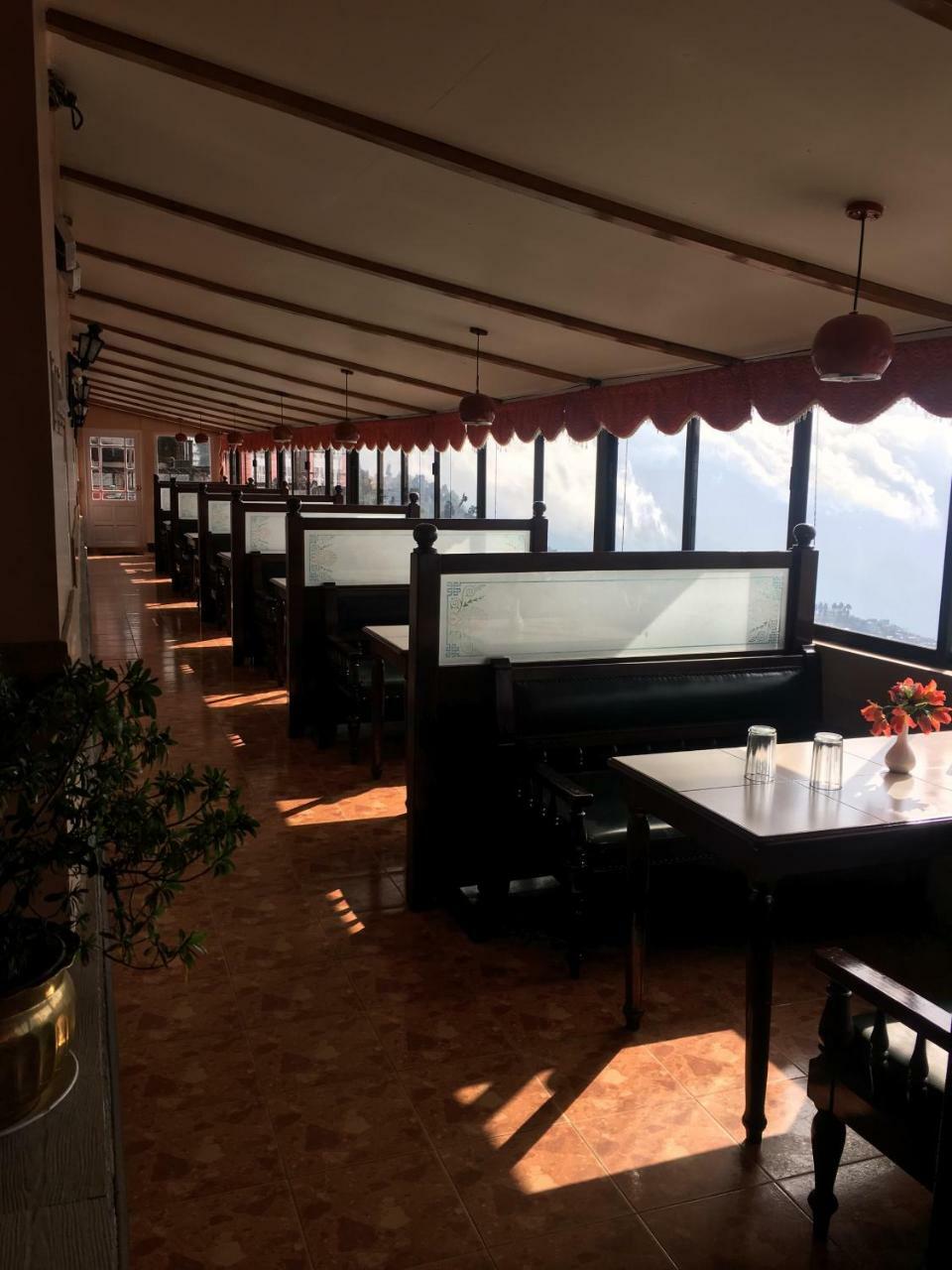 Travellers' Inn Hotel 2*
