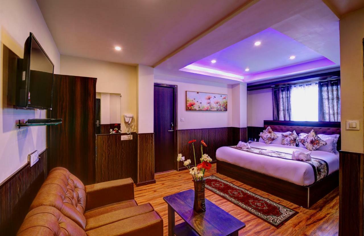 Hotel White Yak 3*