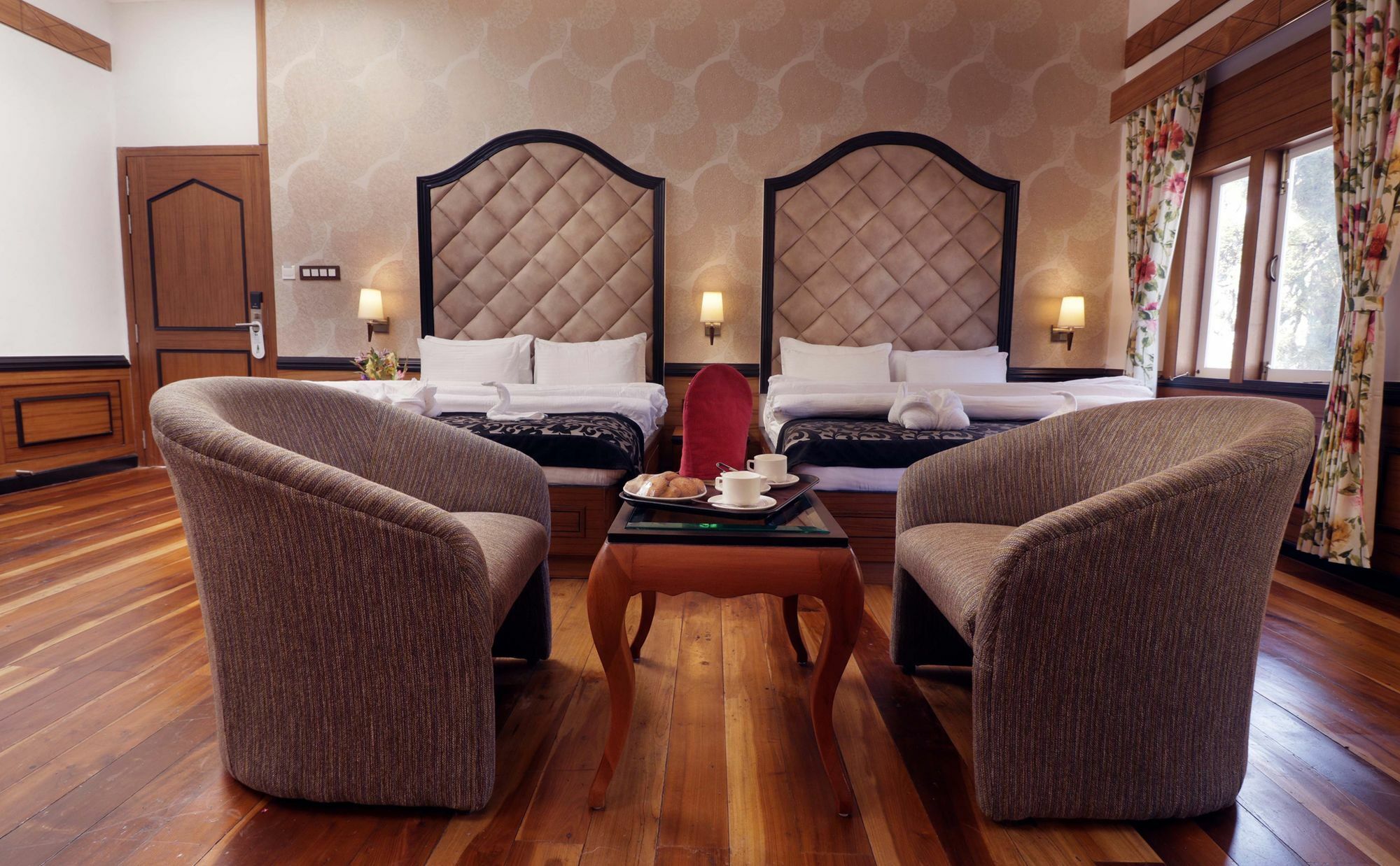 Hotel Pine Tree And