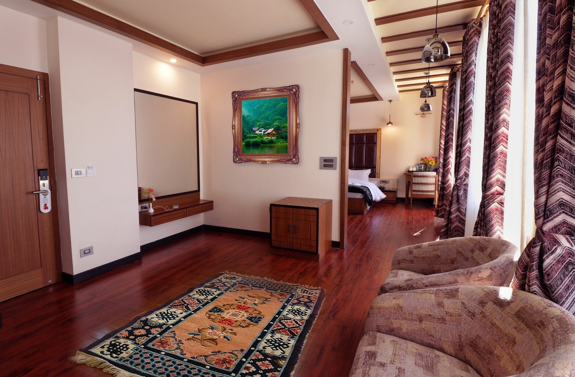 Hotel Pine Tree And