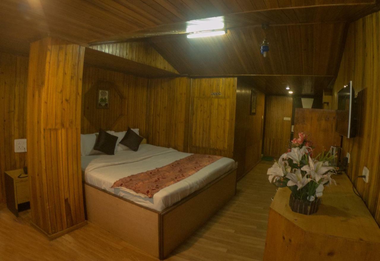 Broadway Annexe 2*