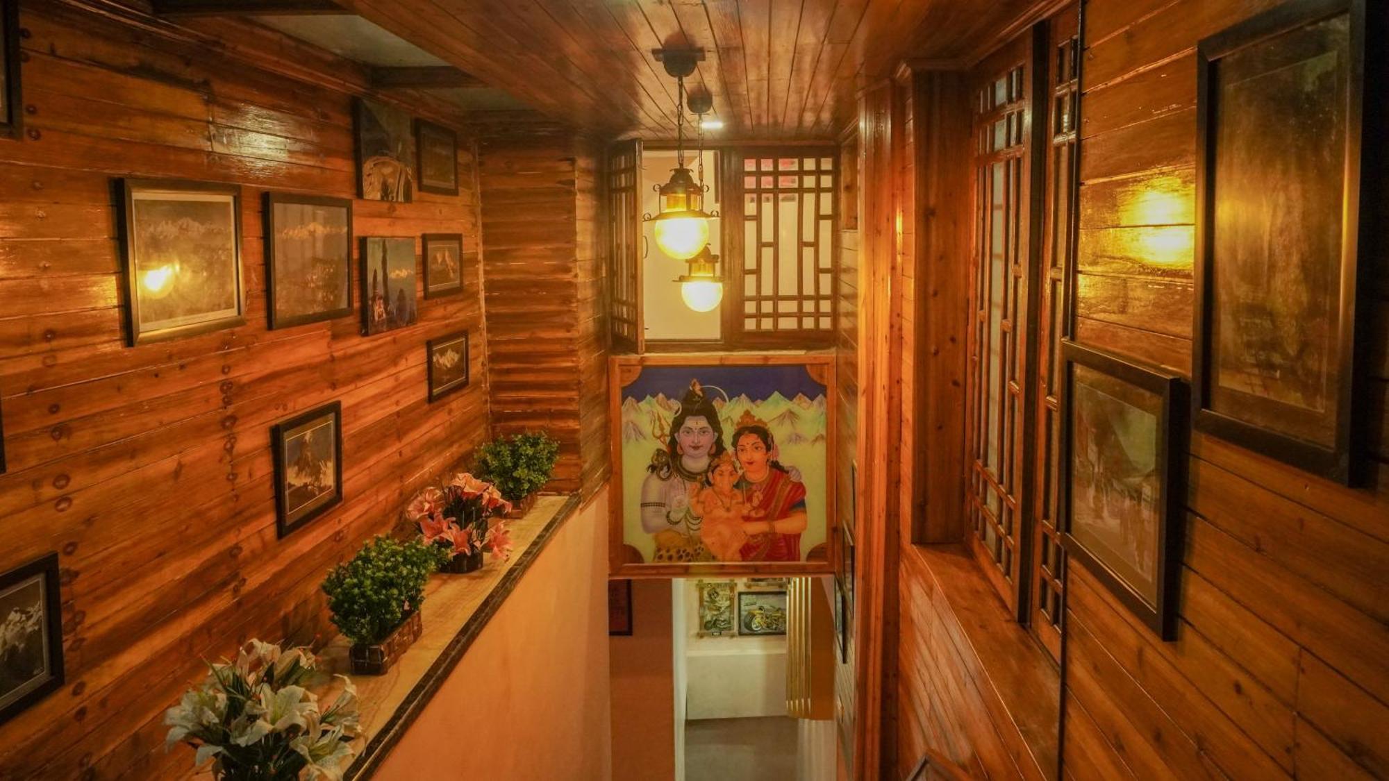 Broadway Annexe 2*