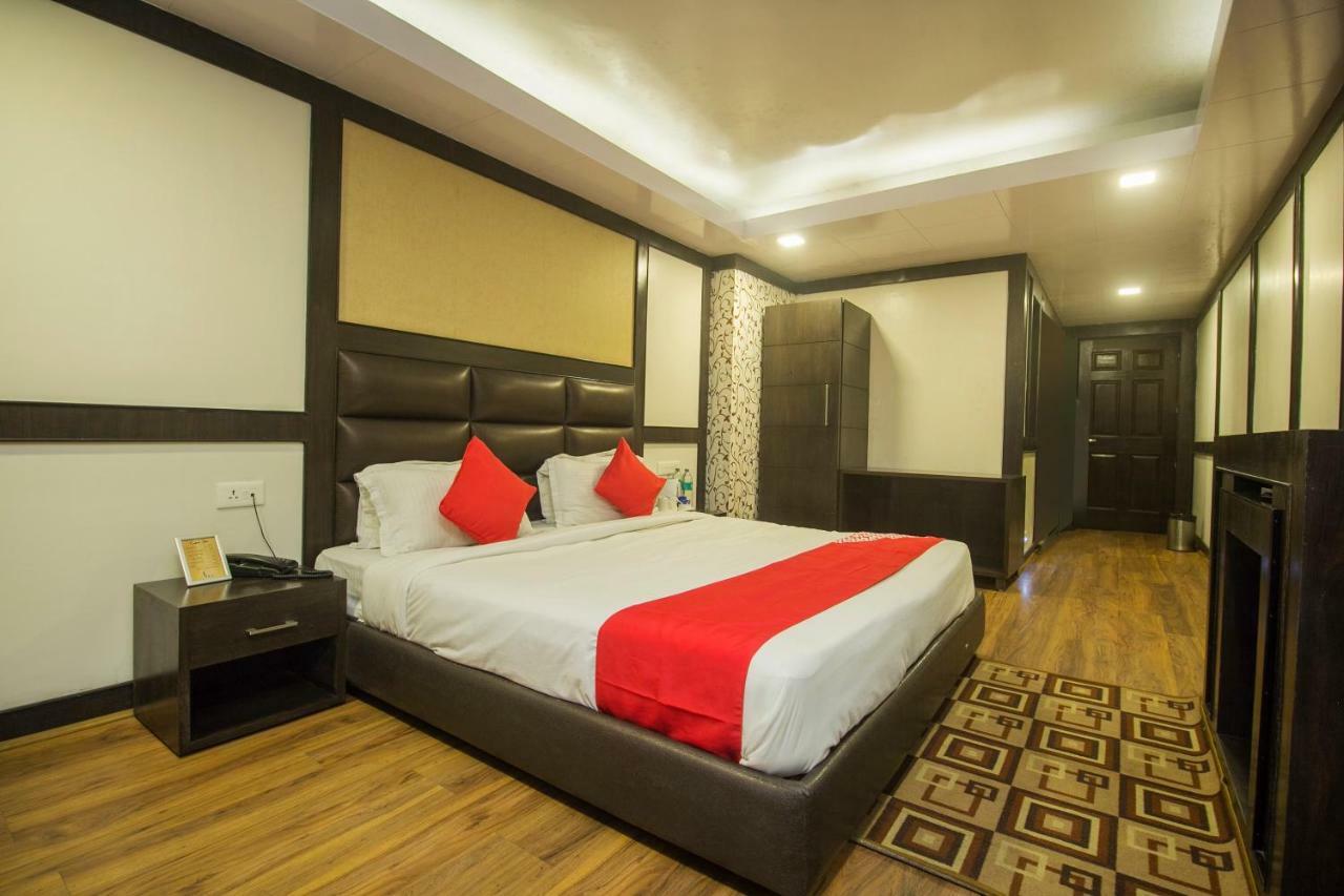 Capital O 22215 Sian & Hotel