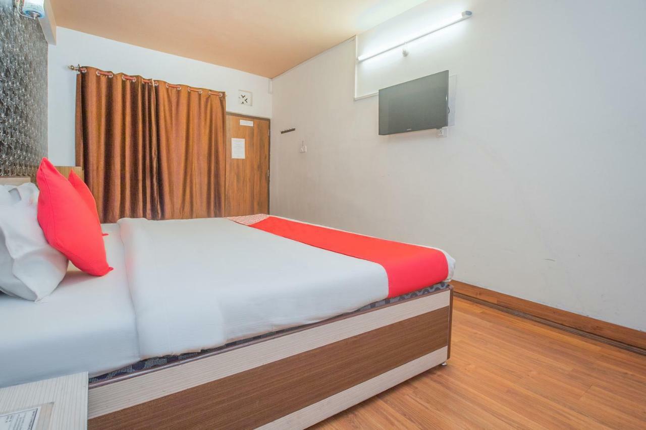 Oyo 3875 Everest Glory Hotel 3*