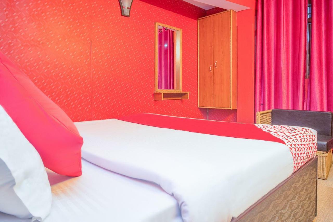 Oyo 3875 Everest Glory Hotel 3*
