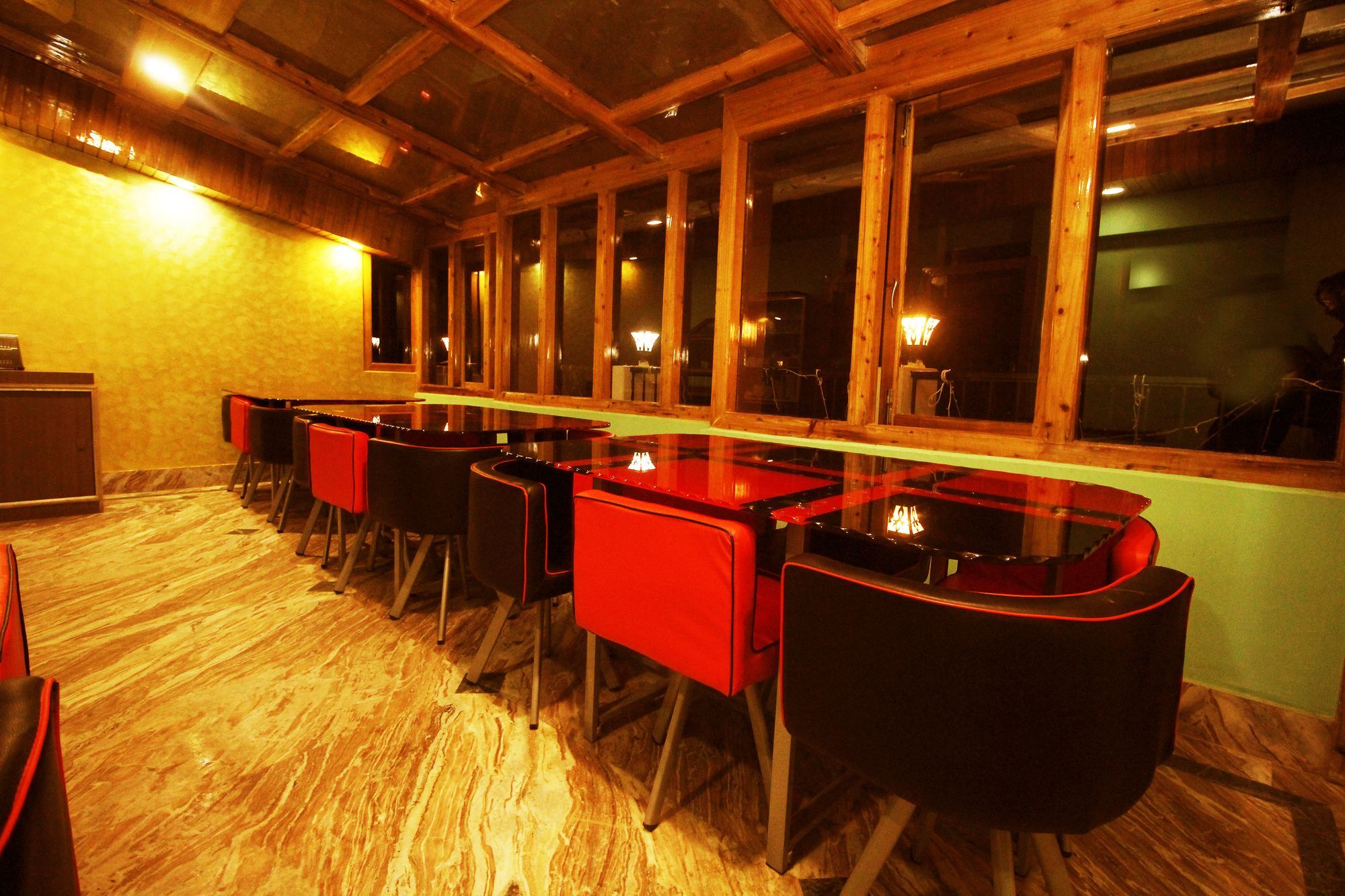 Hotel Oyo 8186 Mount Royale