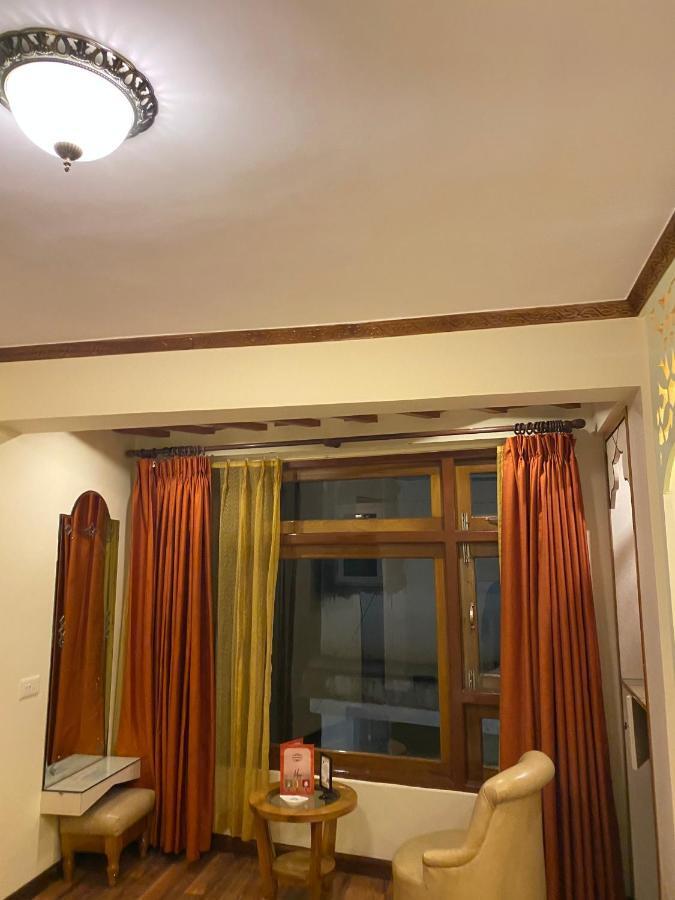 Omega Residency 2*
