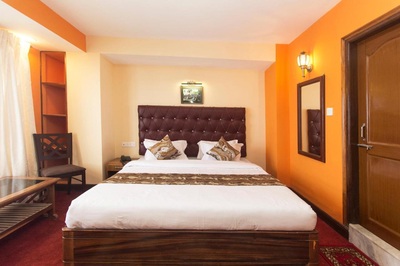 Hotel Oyo 12370 Royal Sarava