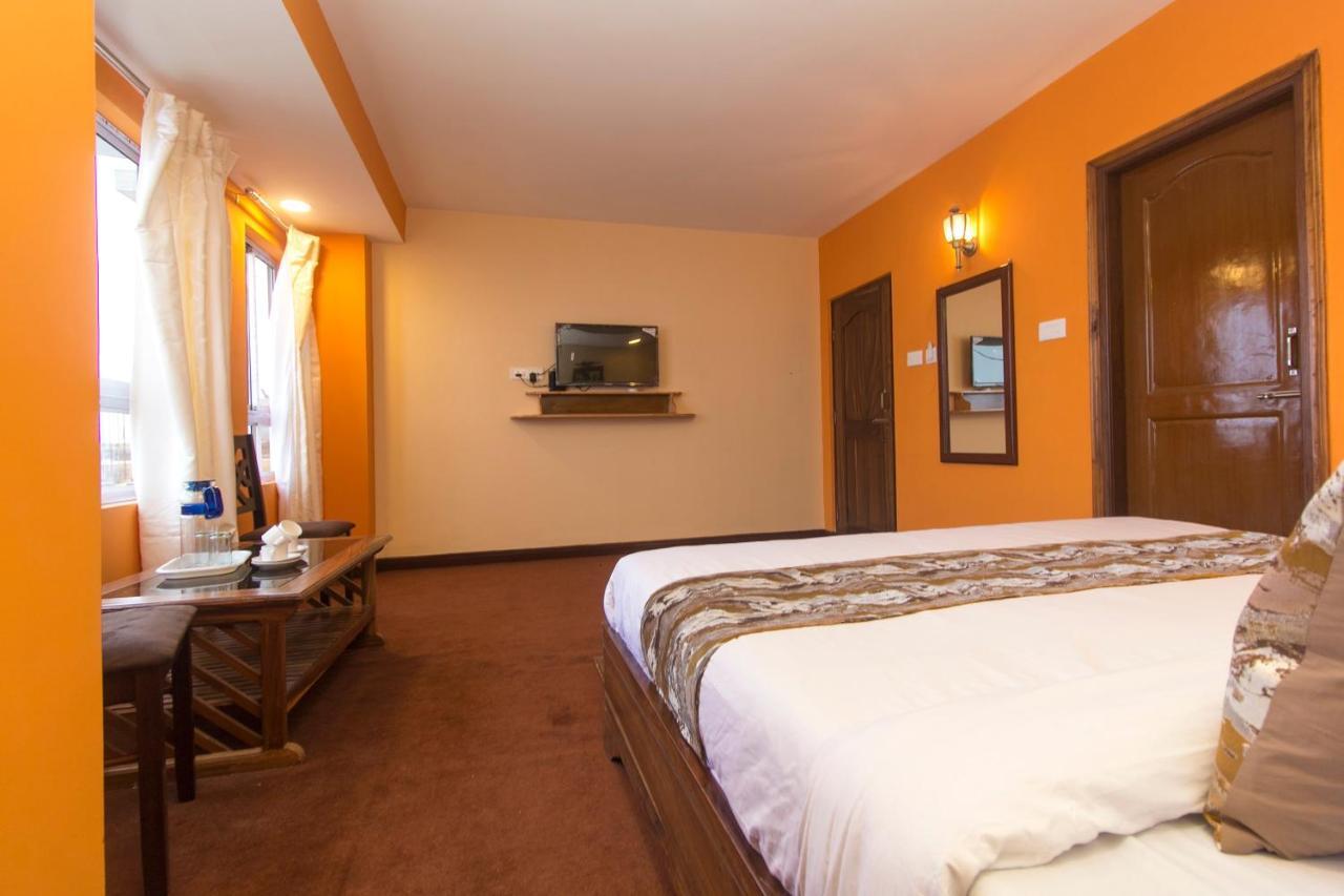 Hotel Oyo 12370 Royal Sarava 3*