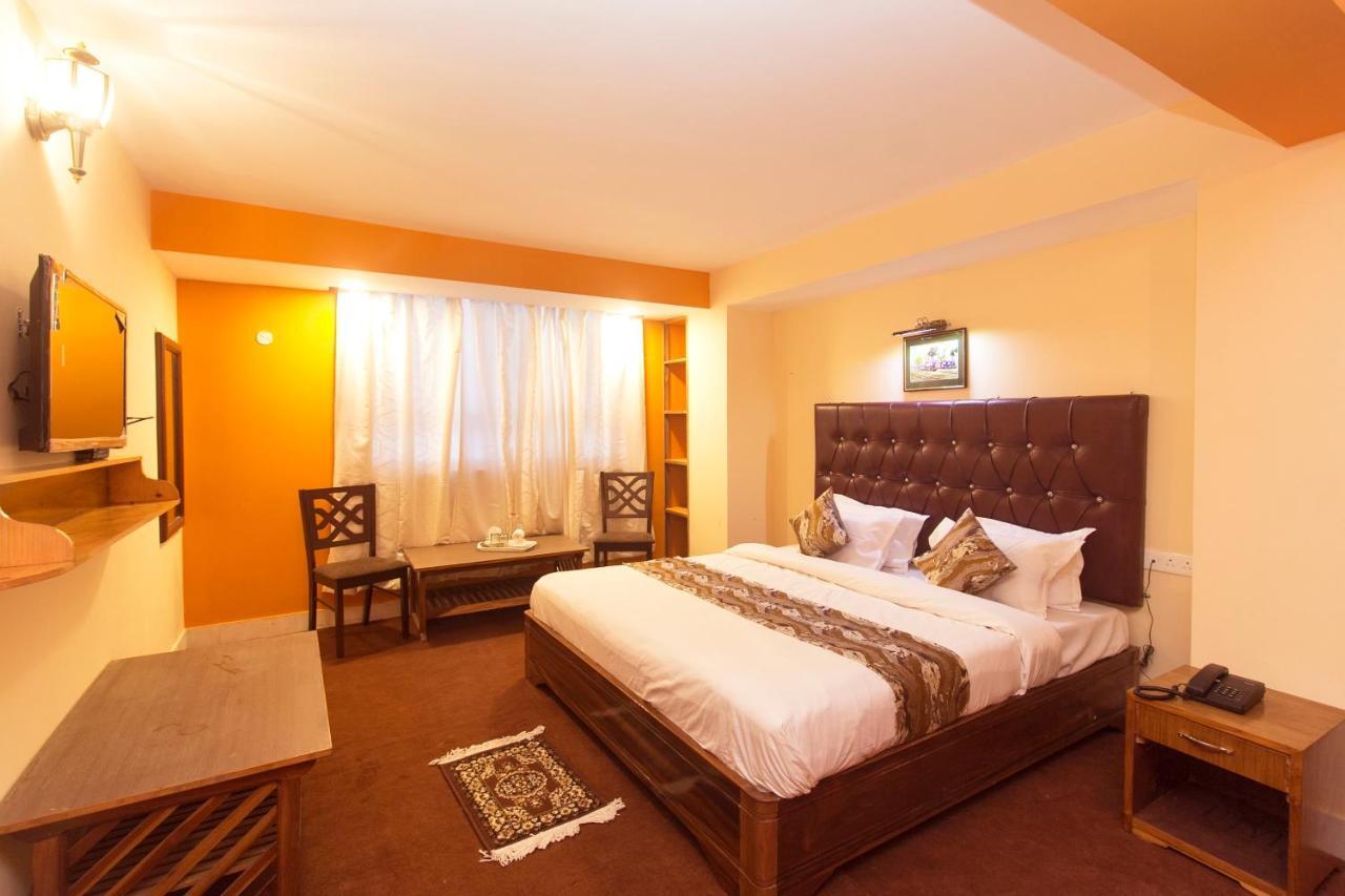 Hotel Oyo 12370 Royal Sarava
