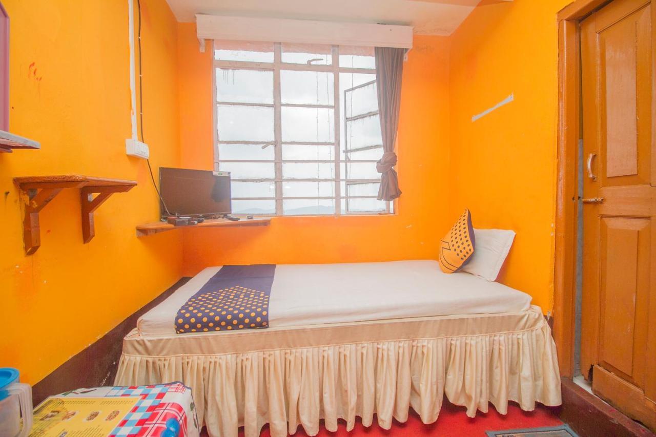 Spot On 66810 Girija Hotel
